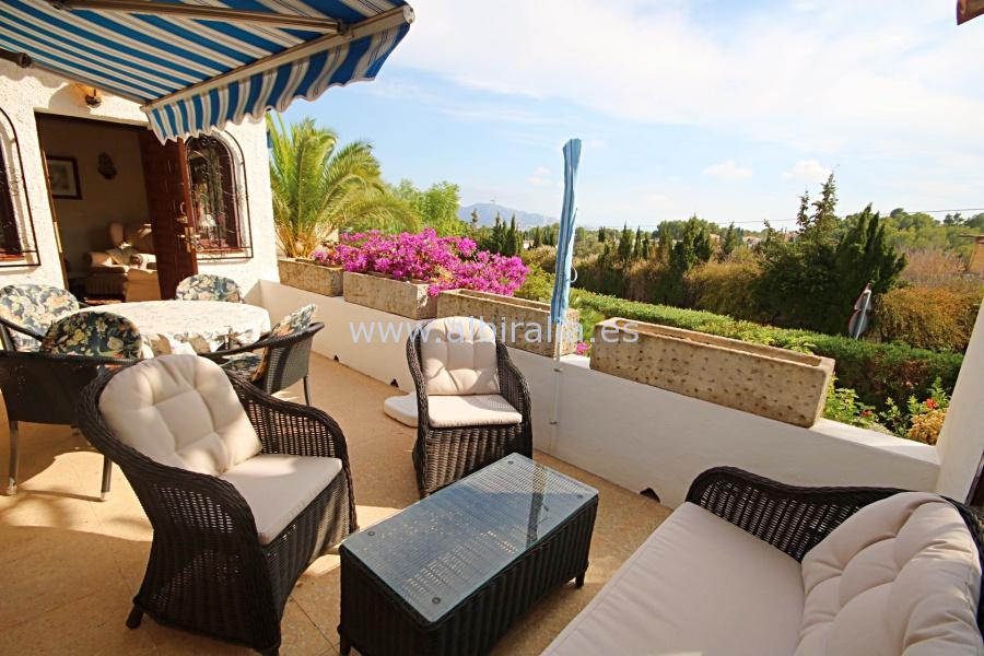 Villa with sea view – only 195.000€!