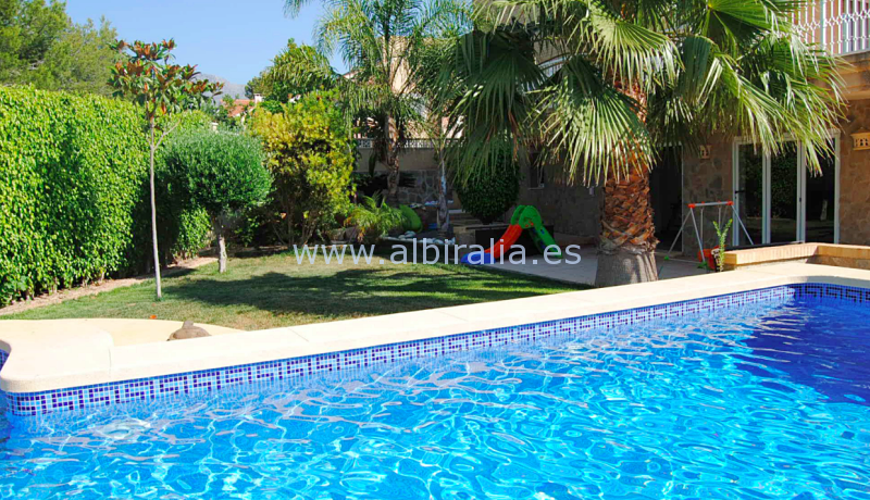 luxsus villa with many bedrooms seven bedrooms for investment in Spain