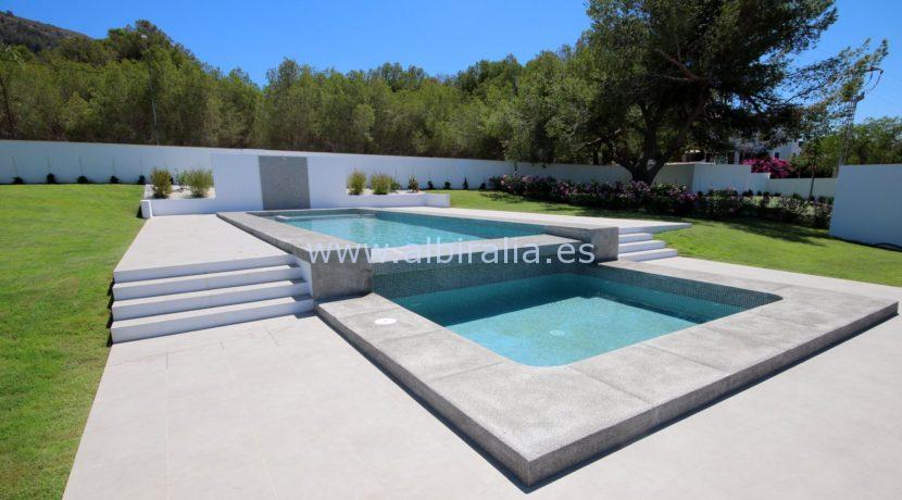 swimming pool in albir