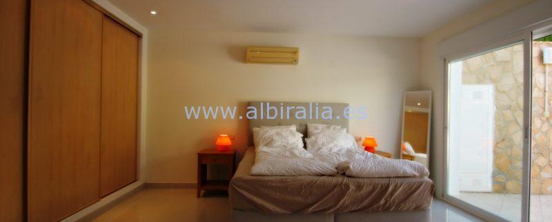 bungalow swimming pool rent holidays albir