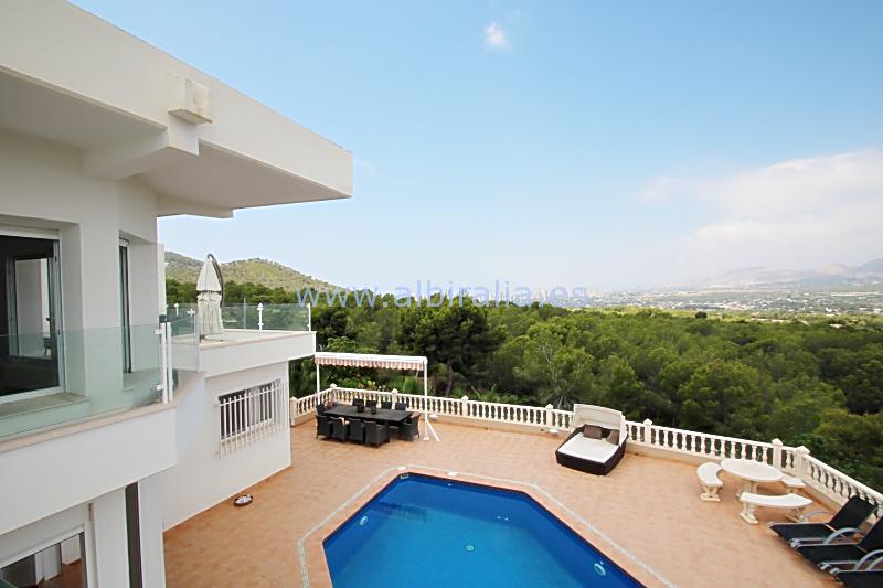 Exclusive and modern villa with amazing view in Albir I V233