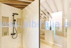 Long term rent villa Albir shower at the master bedroom
