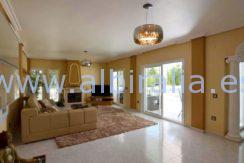Spacios villa for long term rent near norwegian school in Altea