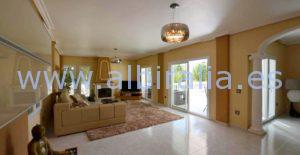 Spacios villa for long term rent near norwegian school in Altea