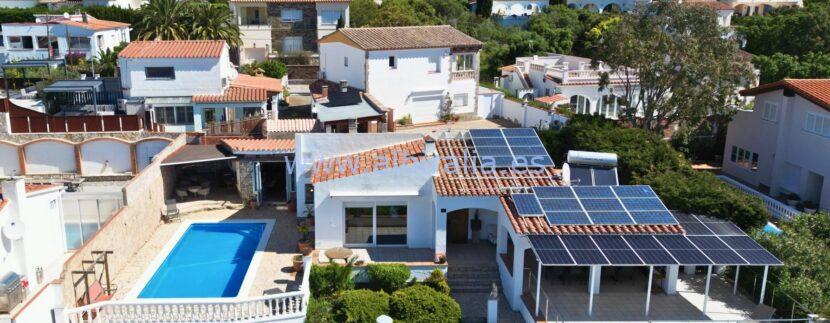 Villa with solar system panels for sale close to Girona