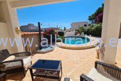 Detached house with private pool for sale in Albir