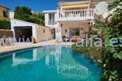 Villa with private swimming pool close to the beach for sale