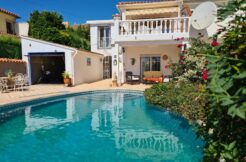 Villa with private swimming pool close to the beach for sale