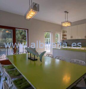 Villa with big modern kitchen for sale in Albir