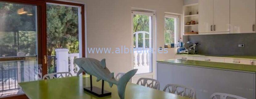 Villa with big modern kitchen for sale in Albir