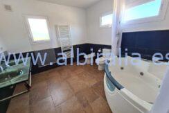 4 bathrooms with jacuzzi villa for sale in Alfaz del Pi Albir