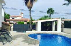 Private swimming pool and garden villa for rent in Albir