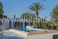 Villa with private big garden and swimming pool for sale in Albir Costa Blanca