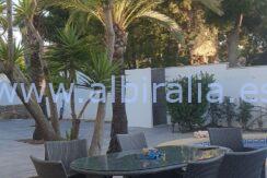 casa con jardin y piscina en venta en Albir zona faro