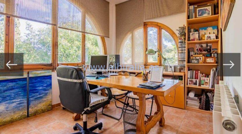 villa con 4 dormitorios a la venta en el centro del albir