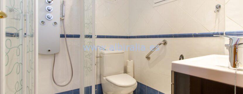 Adosado para entrar a vivir se vende en el Albir con piscina propia