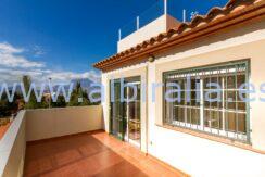 Big terraces with sea view in this property for sale in Albir