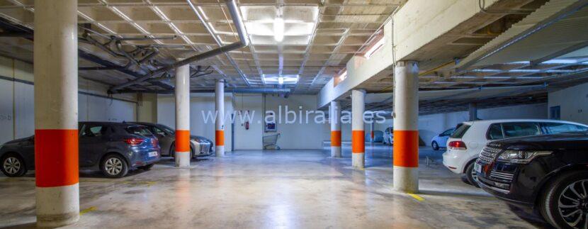 amplio sotano y garaje para varios coches en el apartamento