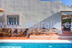 casa con jardin y piscina privada se vende en el albir 350.000€