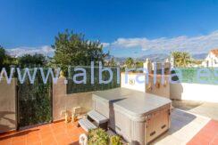 jacuzzi and all furniture incluided in that beautiful investment property in albir