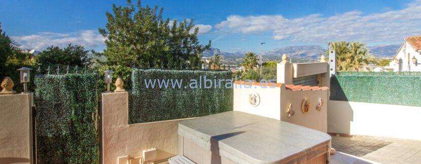 jacuzzi and all furniture incluided in that beautiful investment property in albir