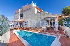 private swimming pool and garden independt villa for sale in albir