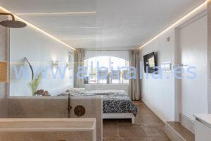 Single-floor villa with sea views for sale in Roses, Spain
