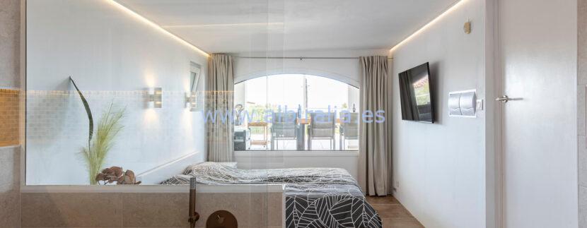 Single-floor villa with sea views for sale in Roses, Spain