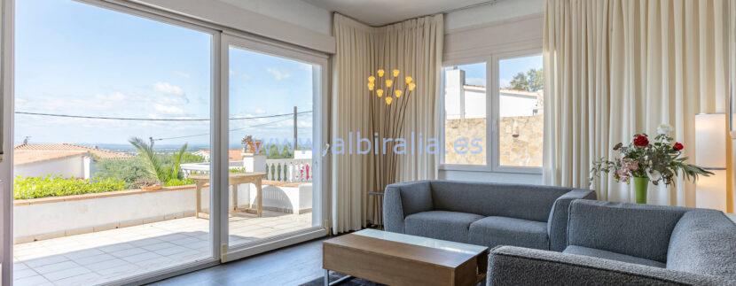 Renovated property with versatile spaces in Costa Brava