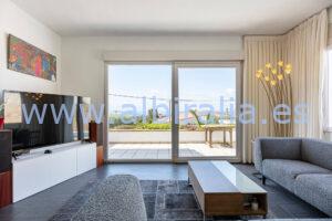 Secure gated property with pool and bar in Roses, Girona