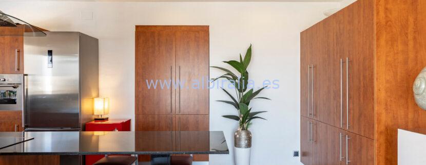 Versatile luxury villa with sea views and tourist license in Roses