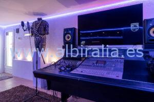 Soundproofed professional space in Roses