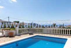 Villa con piscina y vistas al mar se vende en Costa Brava, Roses