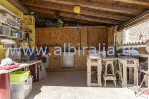 garage with washing area Roses, Spain
