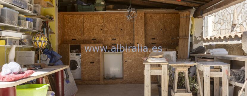 garage with washing area Roses, Spain