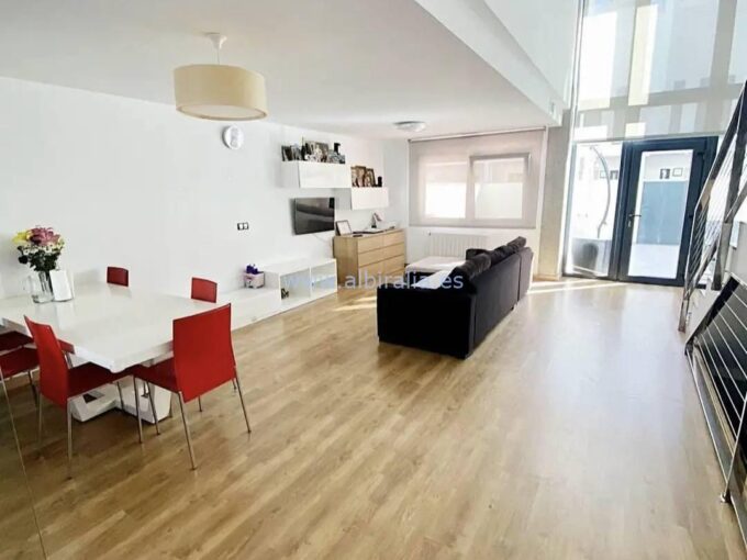 Spacious villa for long term rent in Albir
