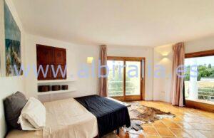 spacious bedroom with in suit bathroom