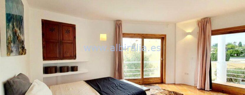 spacious bedroom with in suit bathroom