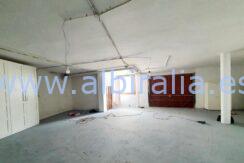 garage of 80 m2 for few cars and storage space