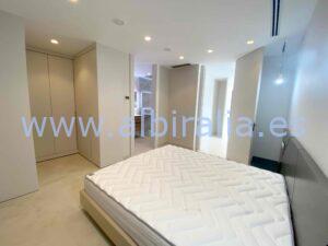 Dúplex de lujo en primera línea de playa en venta en Benidorm frente al mar