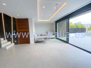 Exclusivo Dúplex de Lujo con Vistas Panorámicas al Mar