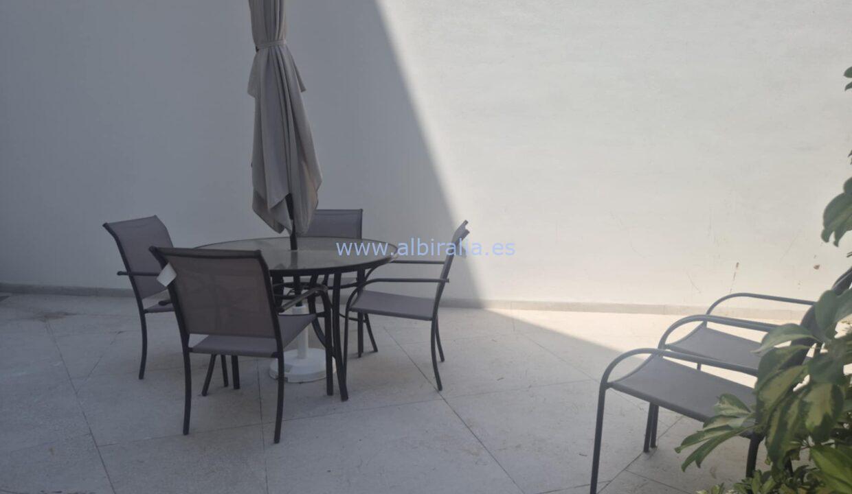 apartamento con jardin privado se alquila en Alfaz del Pi, Alicante