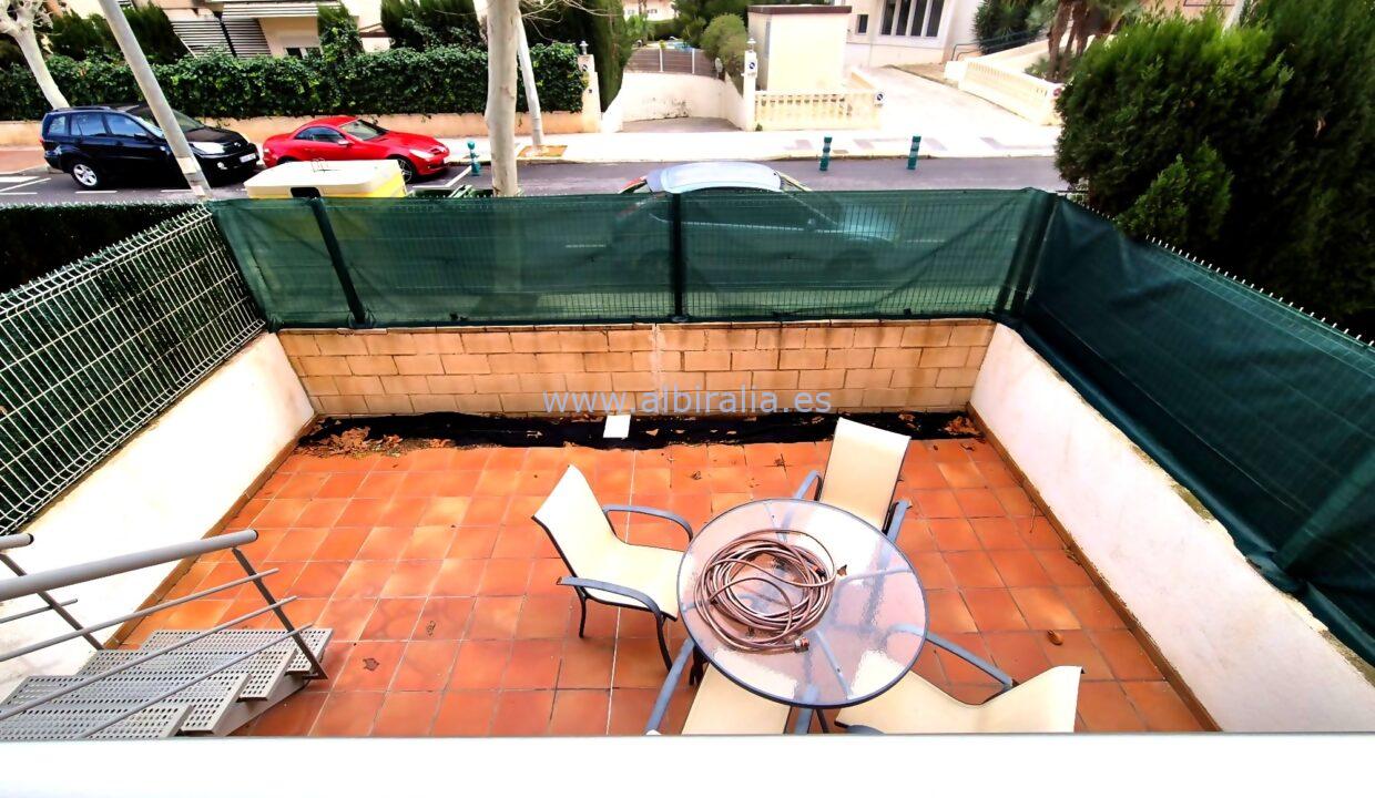 Ground floor apartment for rent in Albir center