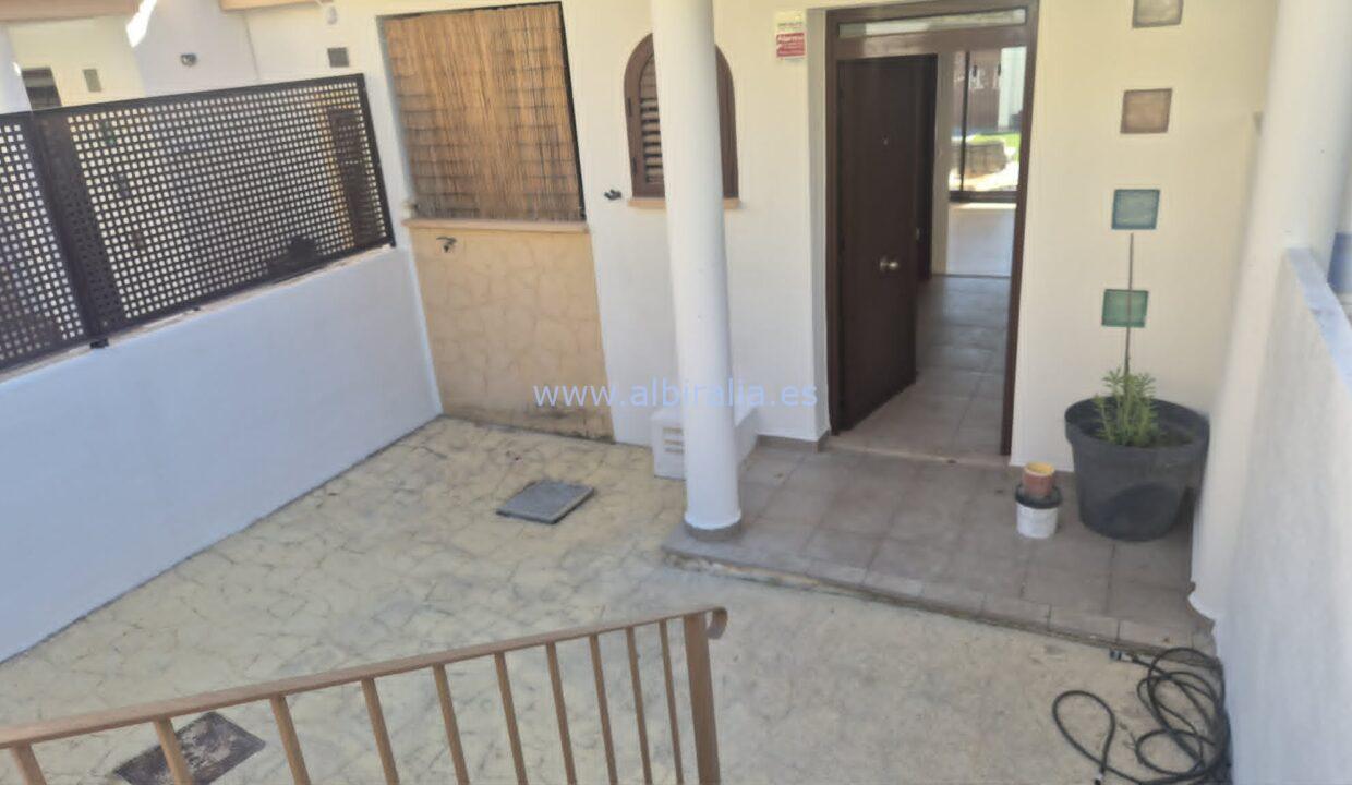 leilighet med hage til salgs i Alicante kun 249000€