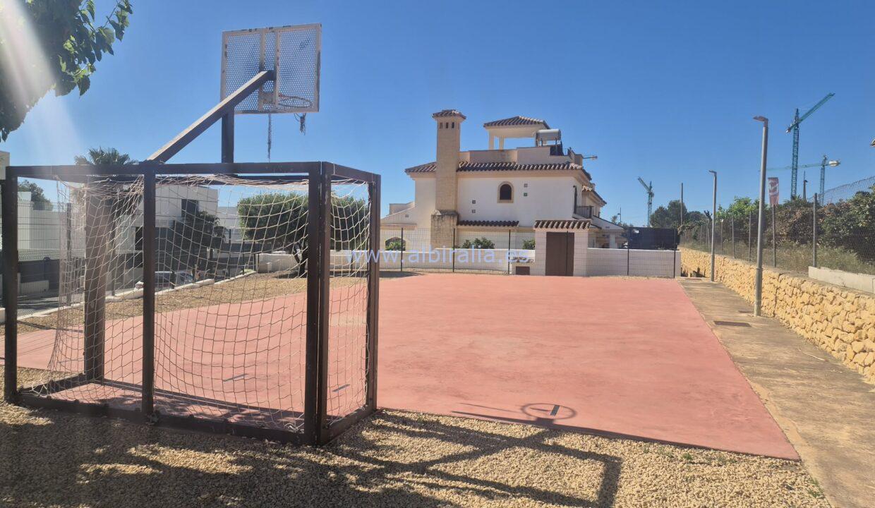 urbanizacion con zona de deporte para niños